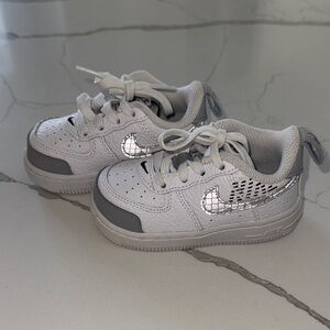 Nike Toddler or Little Kids Force 1 // White and Silver Sneakers - LIKE NEW